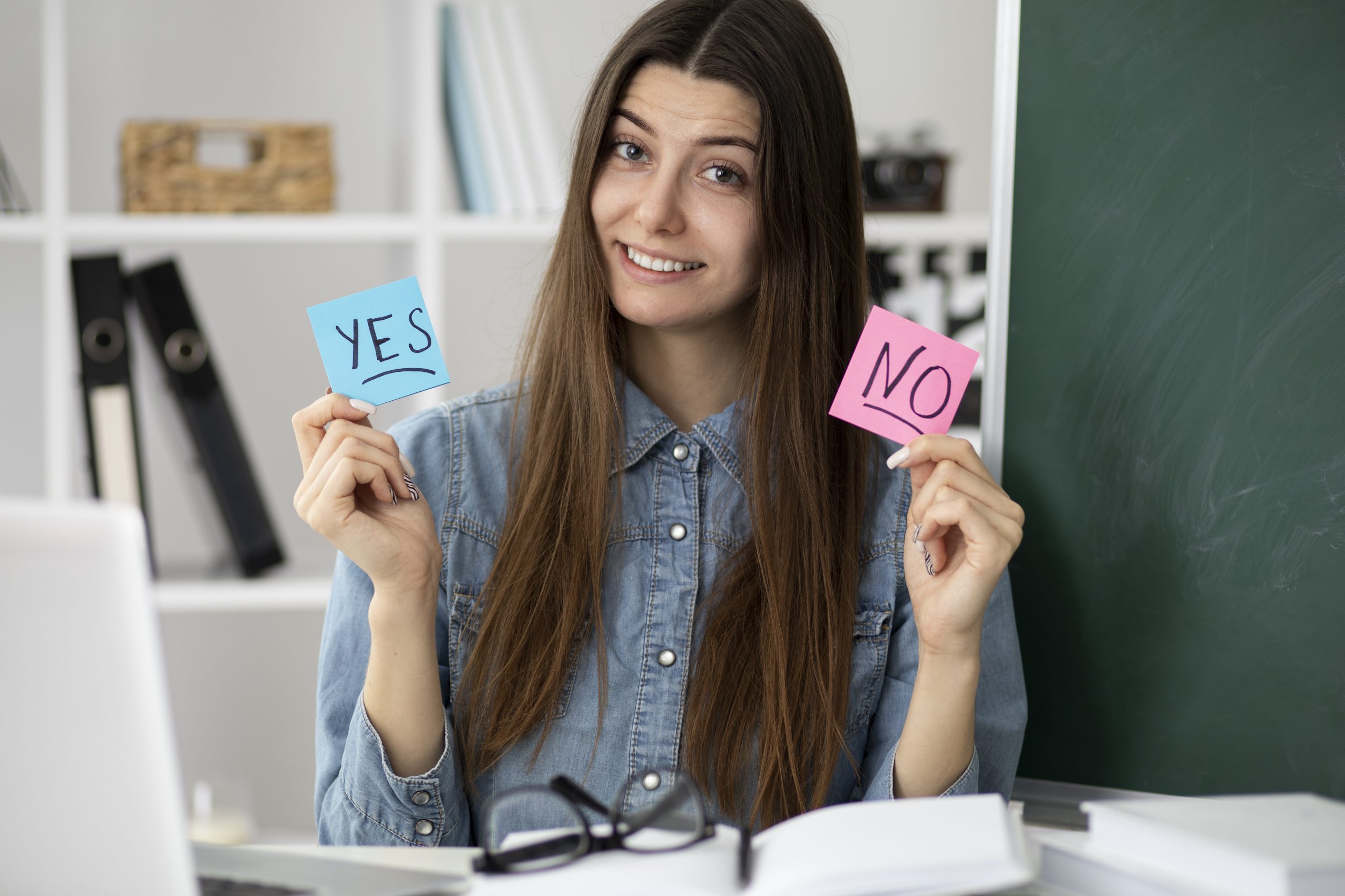 medium-shot-smiley-woman-with-post-its